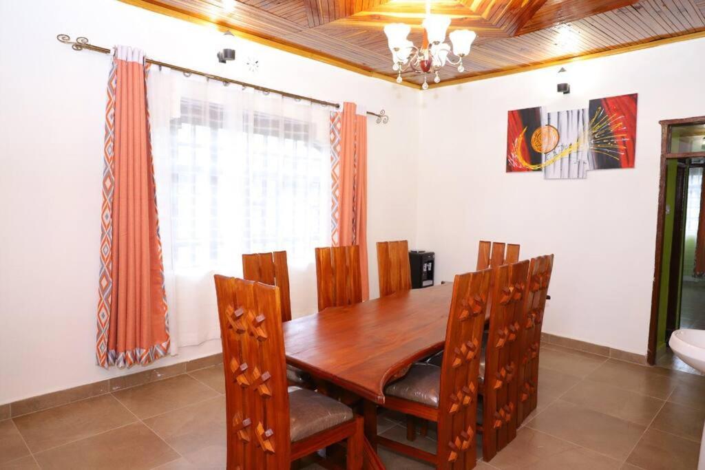 Esniko Villa Narok ภายนอก รูปภาพ