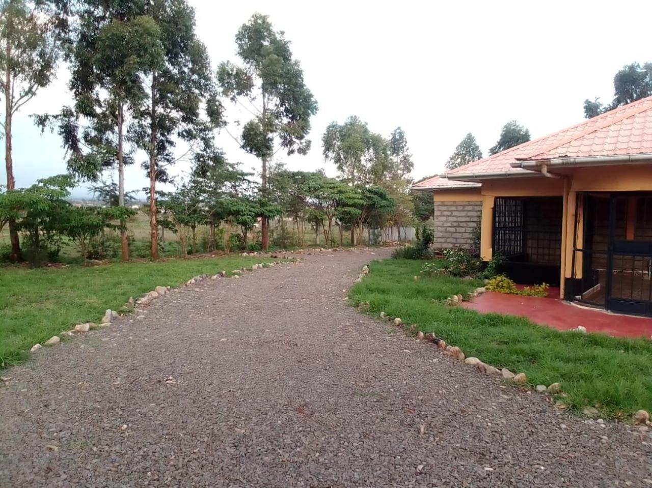 Esniko Villa Narok ภายนอก รูปภาพ