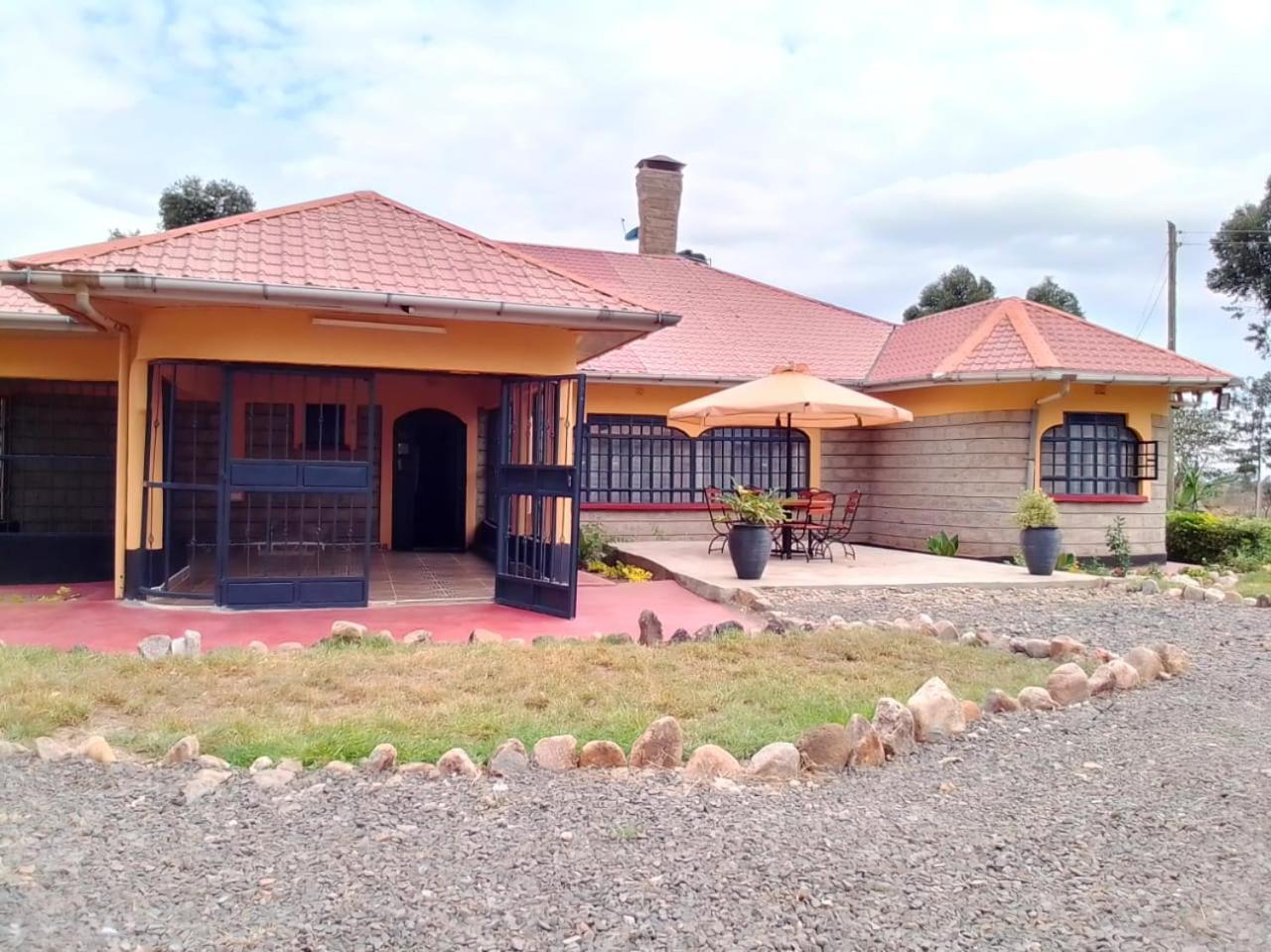 Esniko Villa Narok ภายนอก รูปภาพ