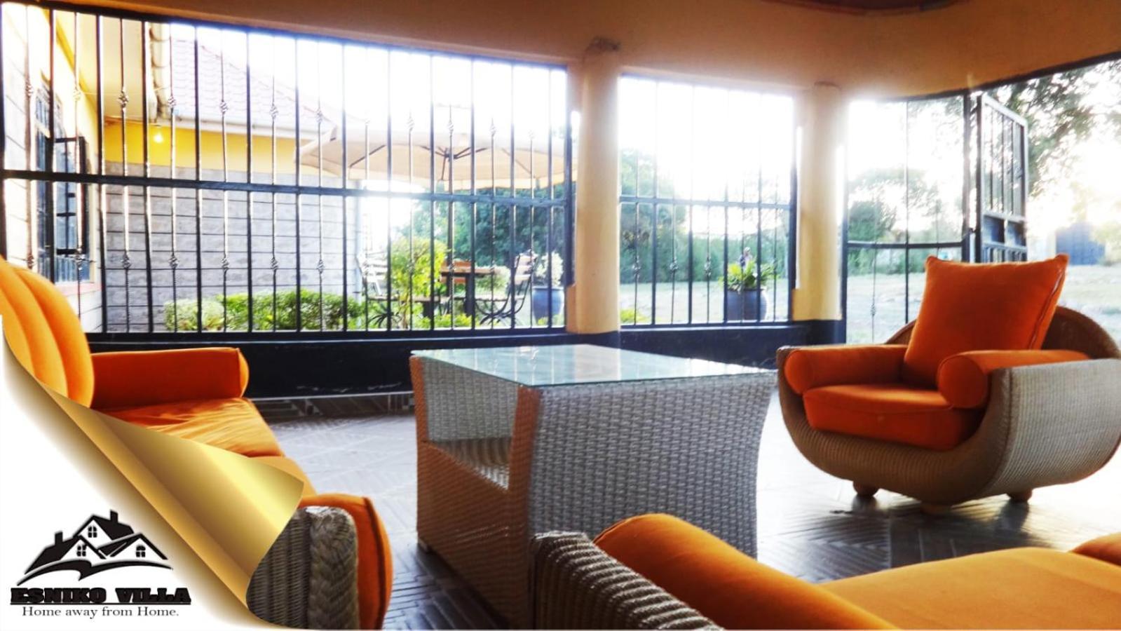 Esniko Villa Narok ภายนอก รูปภาพ