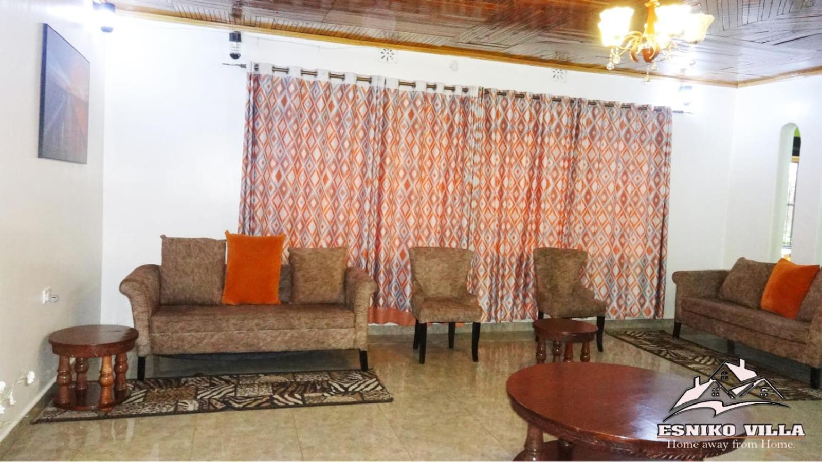 Esniko Villa Narok ภายนอก รูปภาพ