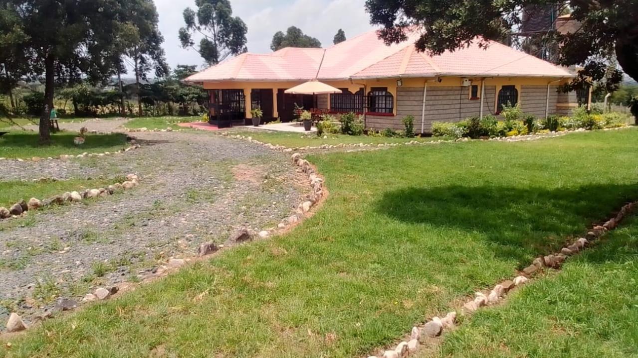 Esniko Villa Narok ภายนอก รูปภาพ